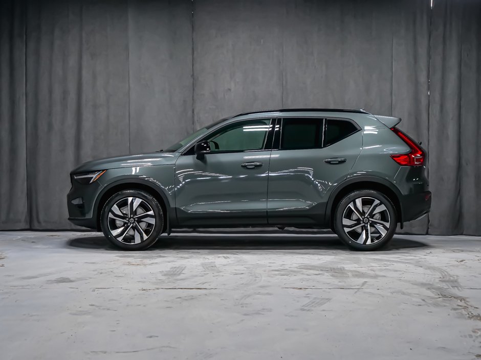 Volvo XC40 Plus Dark Theme 2026-11