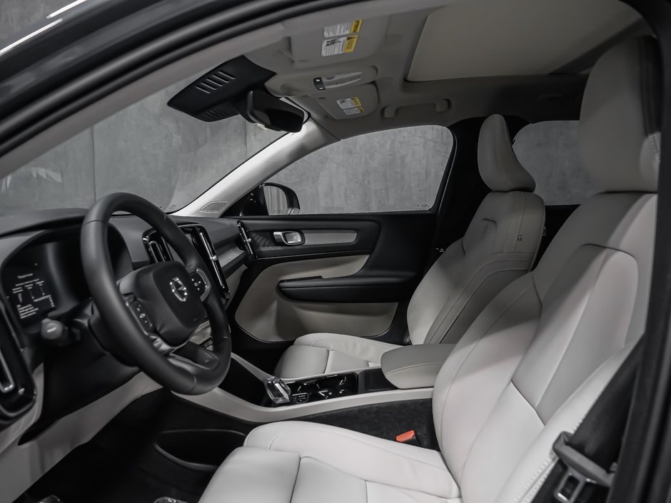 Volvo XC40 Plus Dark Theme 2026-9