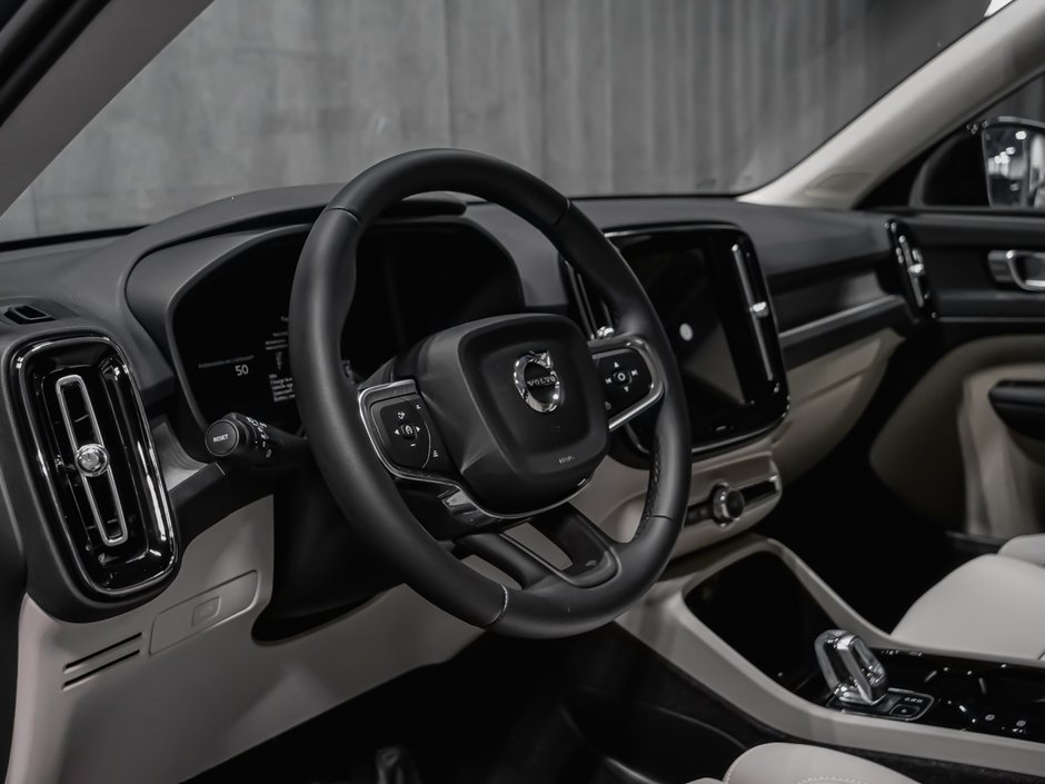 Volvo XC40 Plus Dark Theme 2026-5