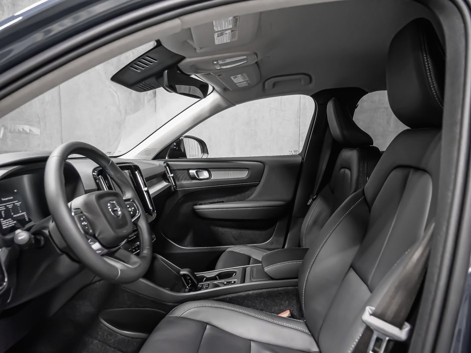 Volvo XC40 Core Dark Theme 2026-9