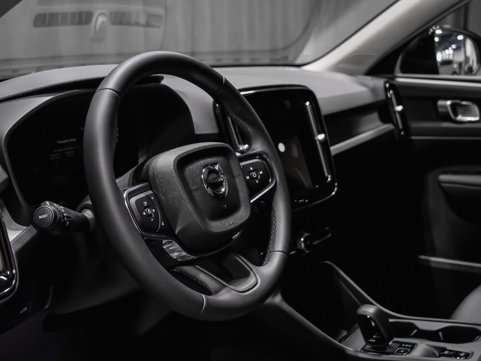 Volvo XC40 Core Dark Theme 2026-7