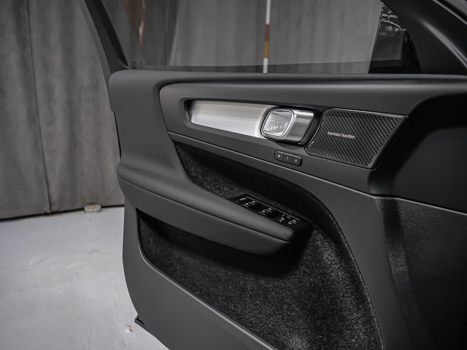 2026 Volvo XC40 Ultra Black Edition-8