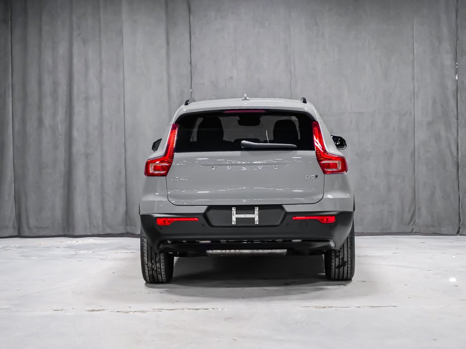 Volvo XC40 Core (Dark Theme) 2026-4