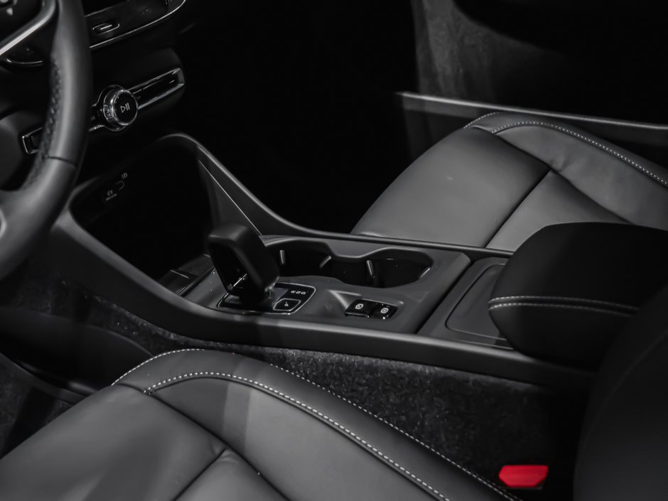 Volvo XC40 Core (Dark Theme) 2026-6