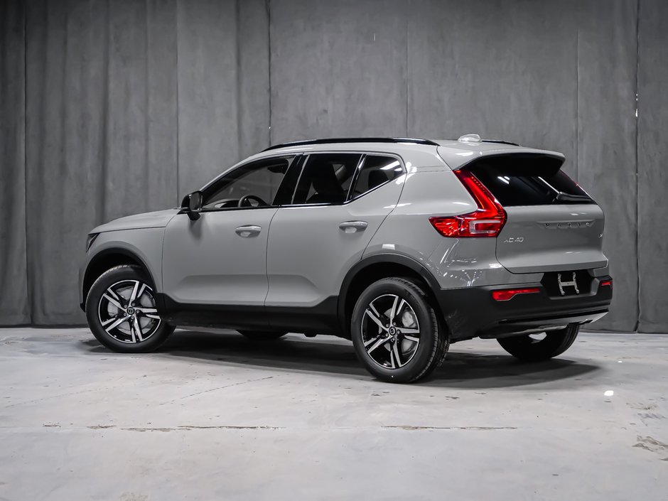 Volvo XC40 Core (Dark Theme) 2026-3