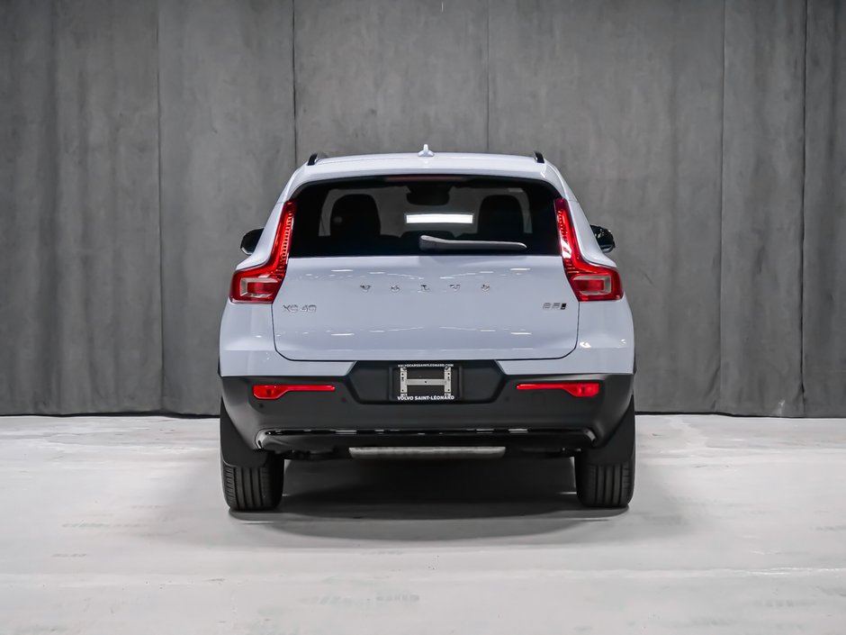 Volvo XC40 Core (Dark Theme) 2026-4