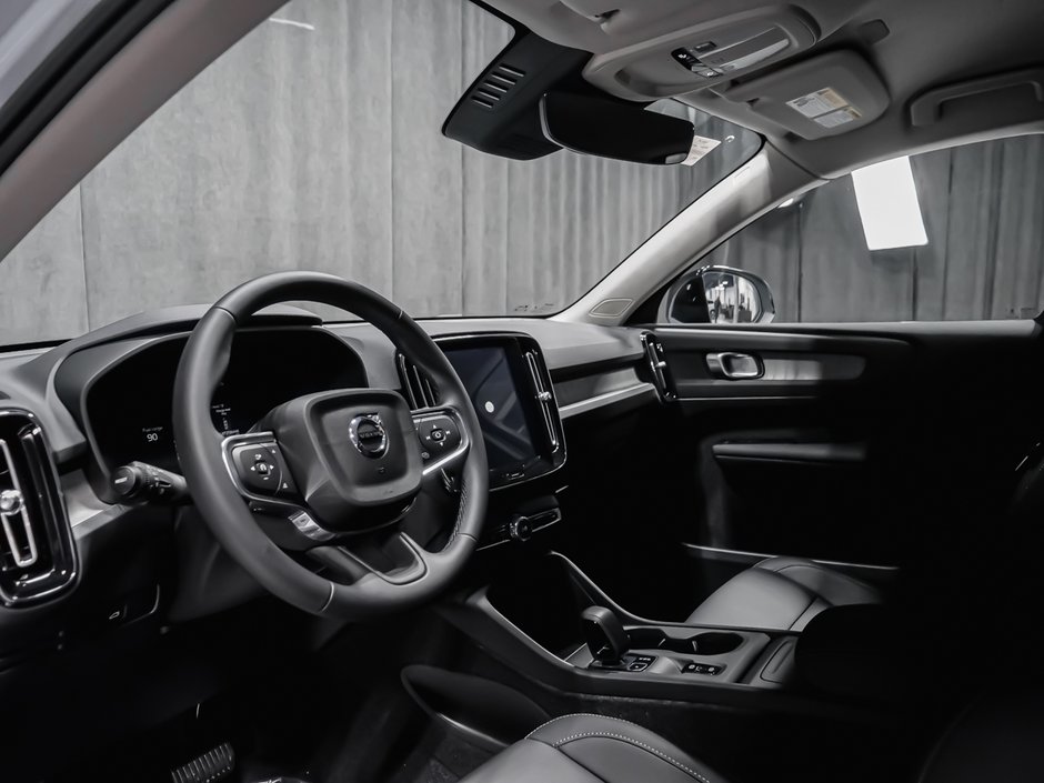 Volvo XC40 Core (Dark Theme) 2026-5
