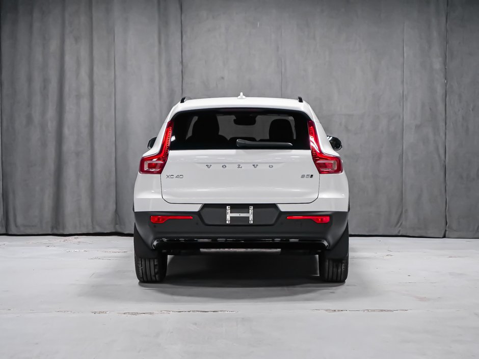 2026 Volvo XC40 Ultra (Dark Theme)-4