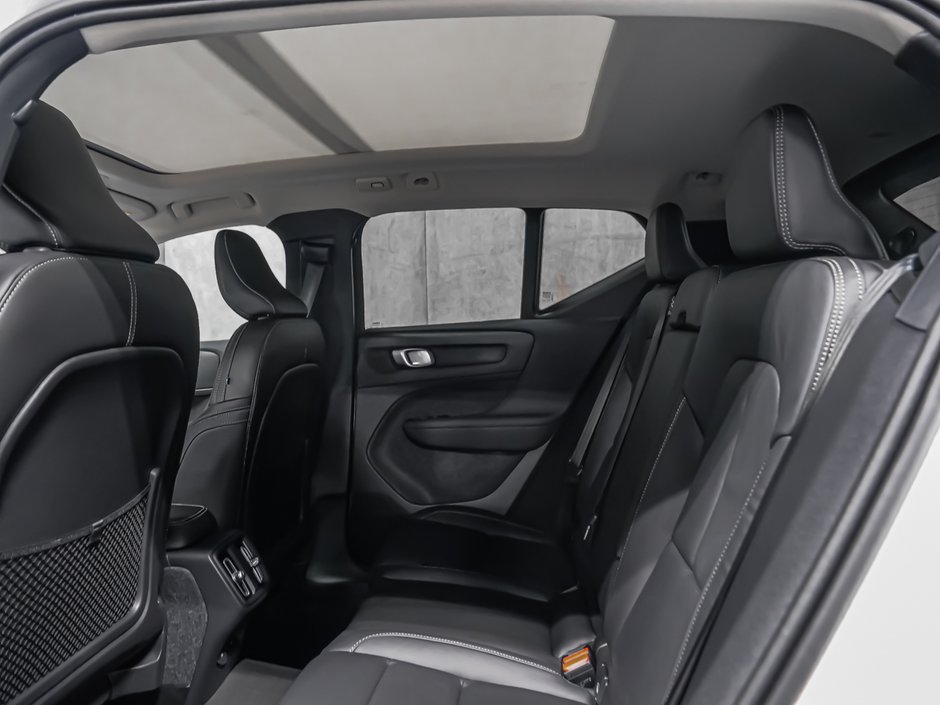 2026 Volvo XC40 Ultra (Dark Theme)-11