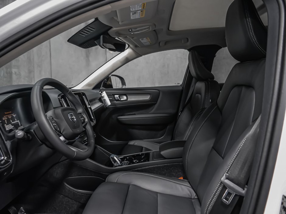 2026 Volvo XC40 Ultra (Dark Theme)-10