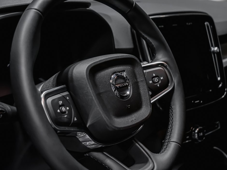 Volvo XC40 Core (Dark Theme) 2026-7