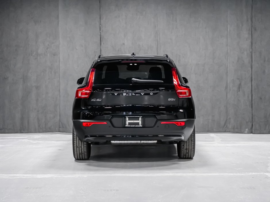 Volvo XC40 Core (Dark Theme) 2026-4