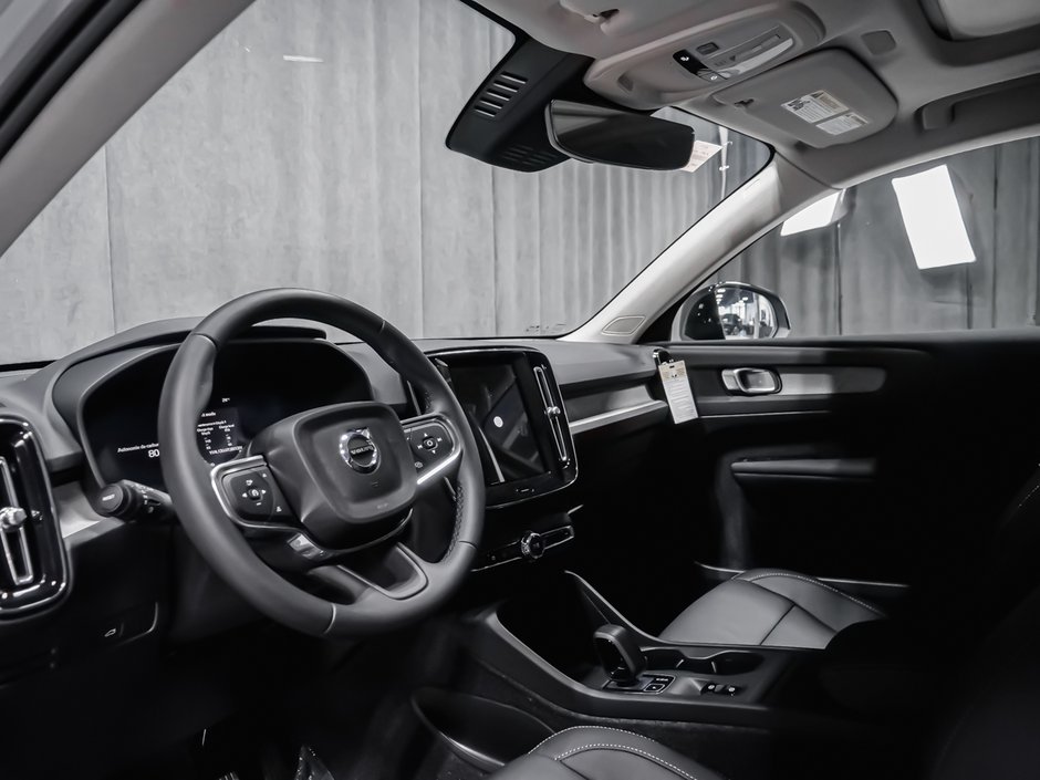 Volvo XC40 Core (Dark Theme) 2026-5