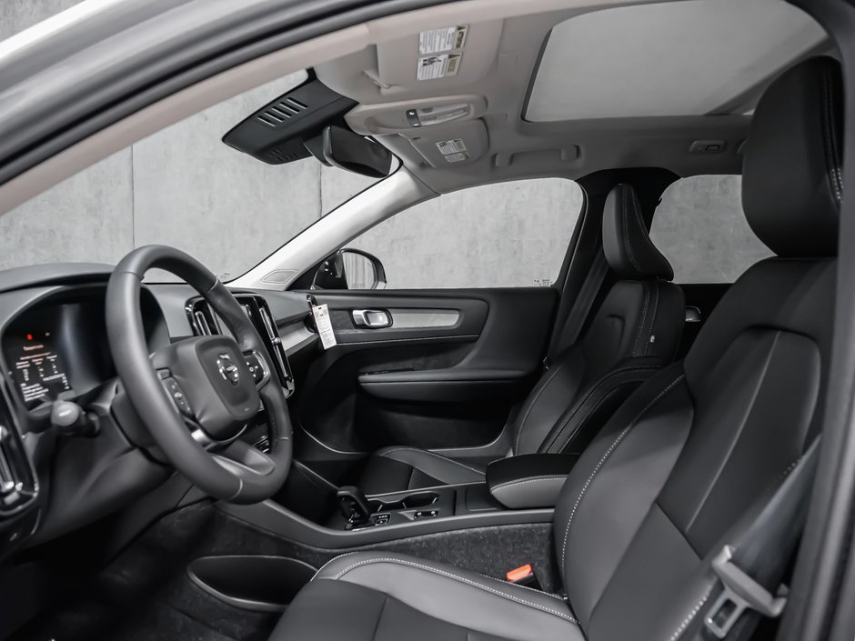 Volvo XC40 Core (Dark Theme) 2026-9