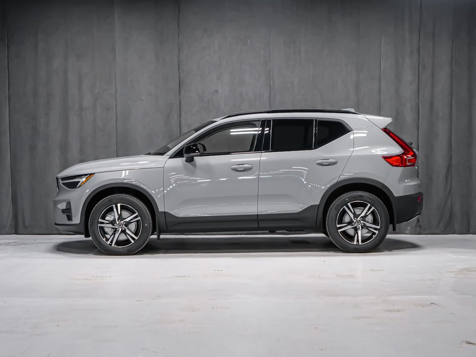 Volvo XC40 Core (Dark Theme) 2026-1