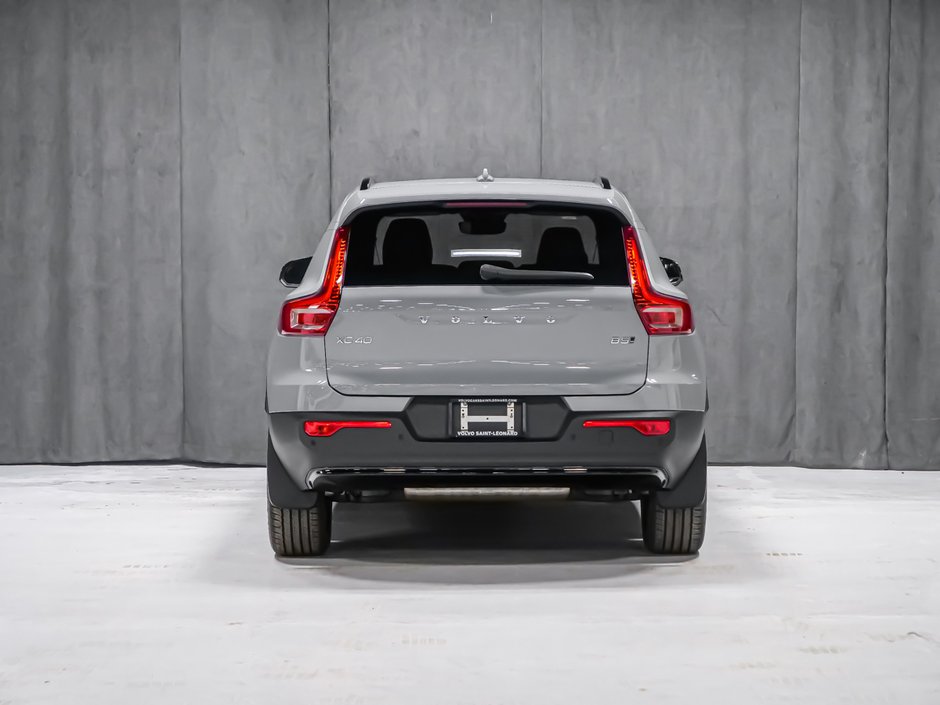 Volvo XC40 Core (Dark Theme) 2026-4