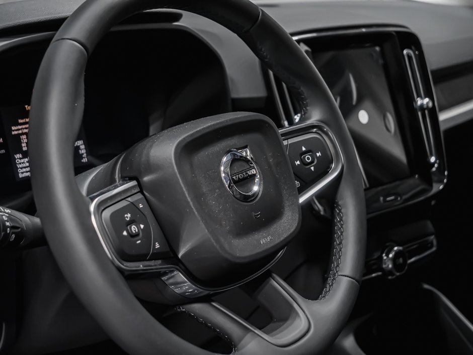 Volvo XC40 Core (Dark Theme) 2026-7