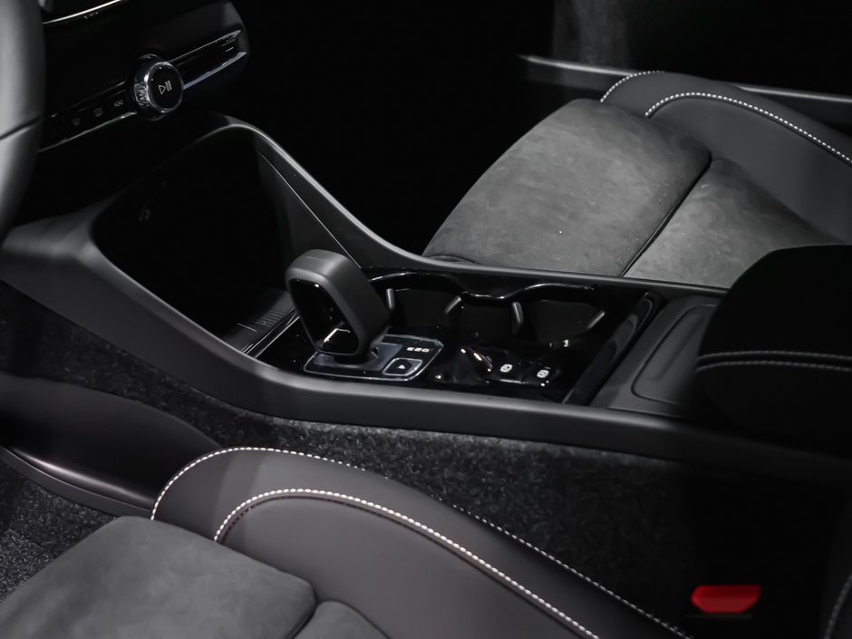 Volvo XC40 Ultra Black Edition 2026-13