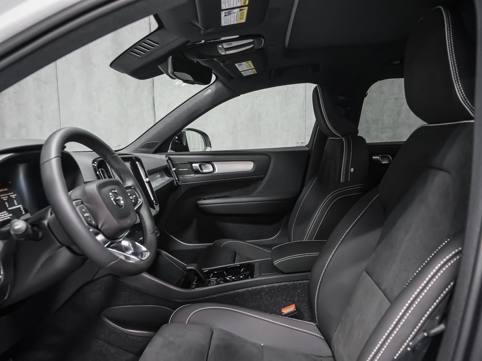 Volvo XC40 Ultra Black Edition 2026-17