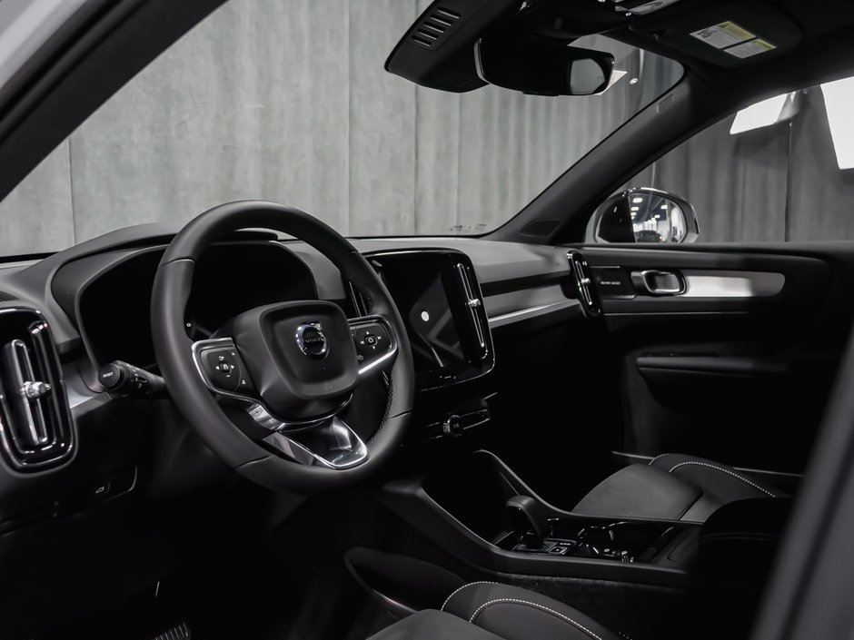 Volvo XC40 Ultra Black Edition 2026-12