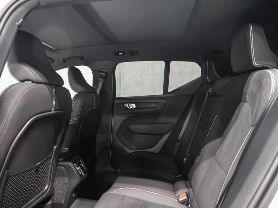 Volvo XC40 Ultra Black Edition 2026-18