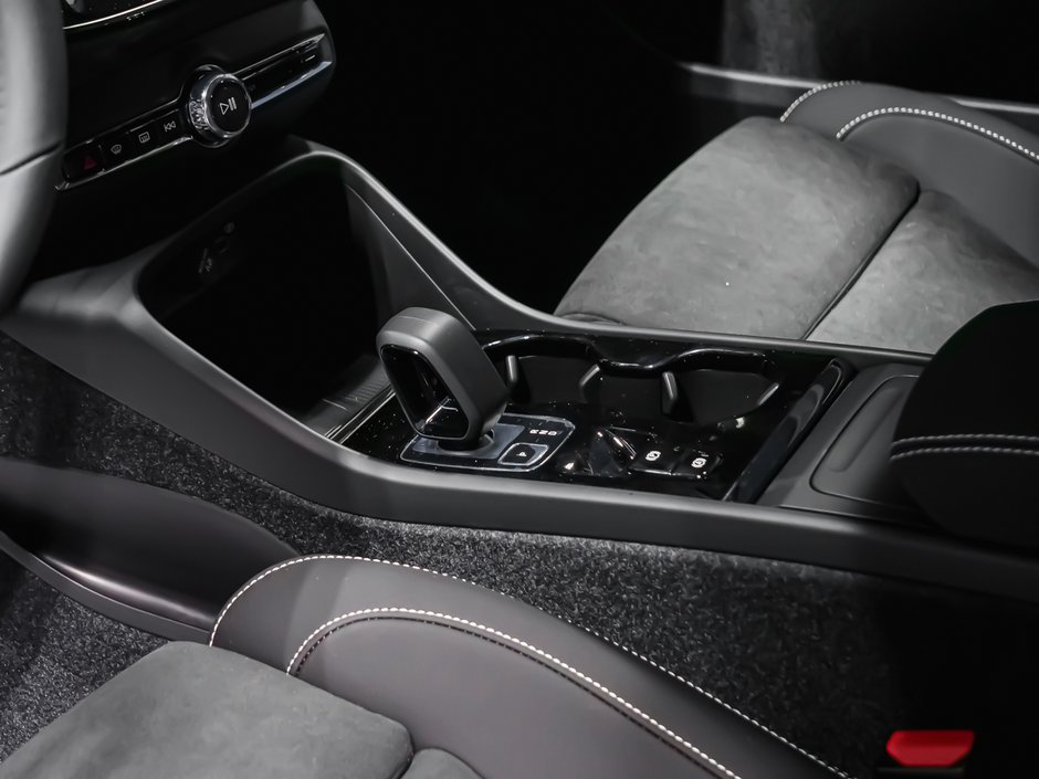 Volvo XC40 Ultra Black Edition 2026-10