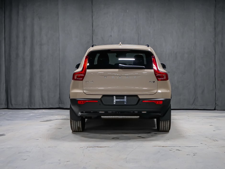 2026 Volvo XC40 Plus (Dark Theme)-6