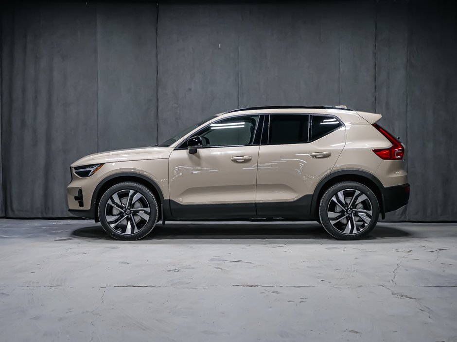 2026 Volvo XC40 Plus (Dark Theme)-4