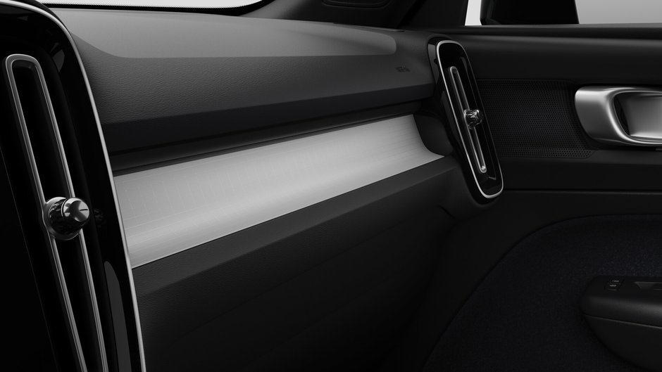 Volvo XC40 Plus (Dark Theme) 2026-8