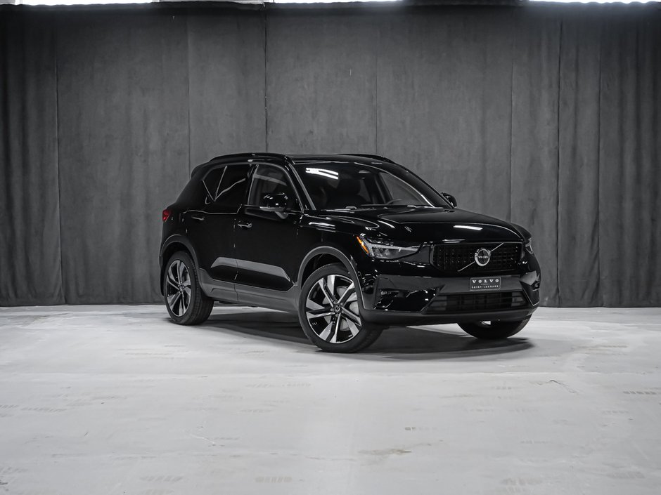 Volvo XC40 Plus (Dark Theme) 2026-1