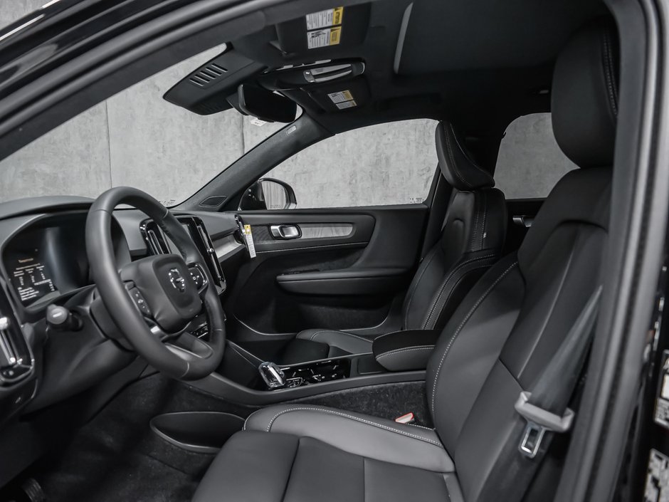 Volvo XC40 Plus (Dark Theme) 2026-9