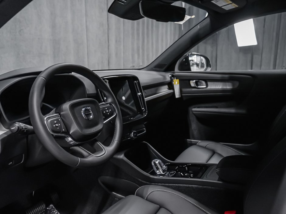 Volvo XC40 Plus (Dark Theme) 2026-5