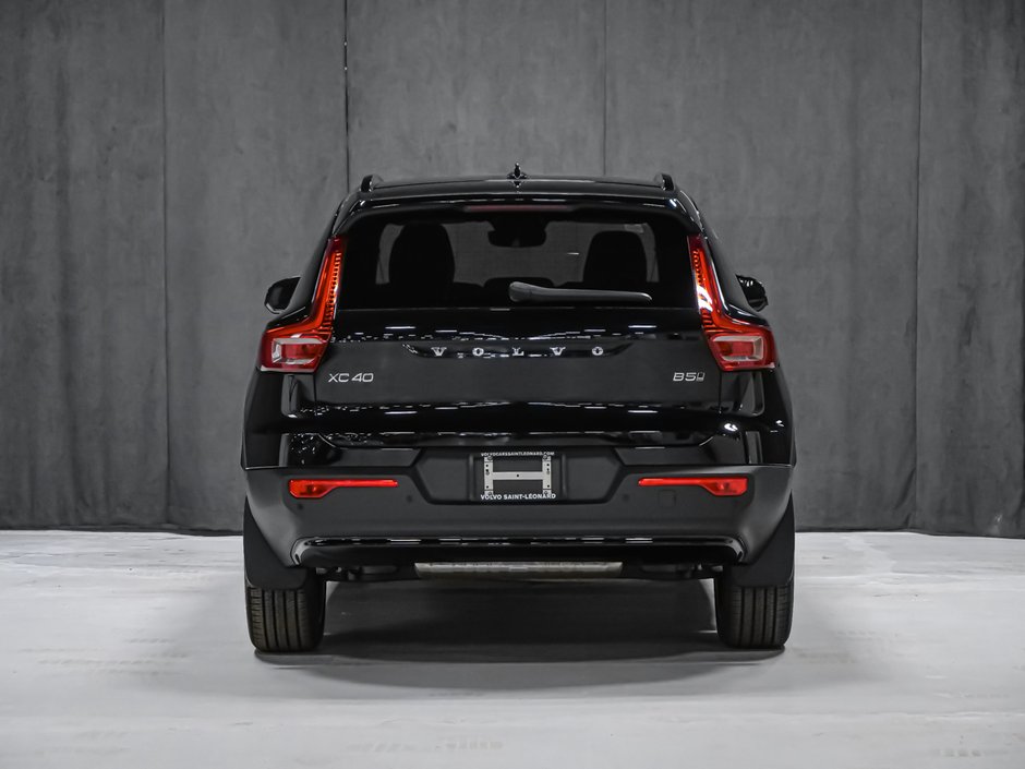 Volvo XC40 Plus (Dark Theme) 2026-4