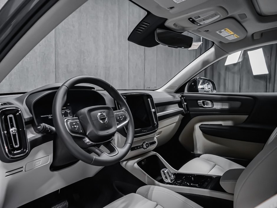 2026 Volvo XC40 Plus (Dark Theme)-5