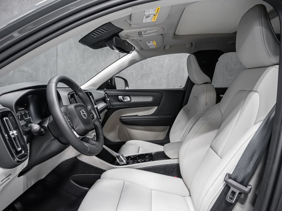 2026 Volvo XC40 Plus (Dark Theme)-9