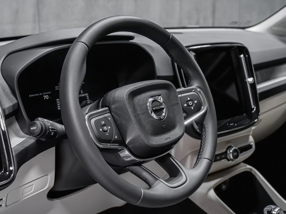 2026 Volvo XC40 Plus (Dark Theme)-7