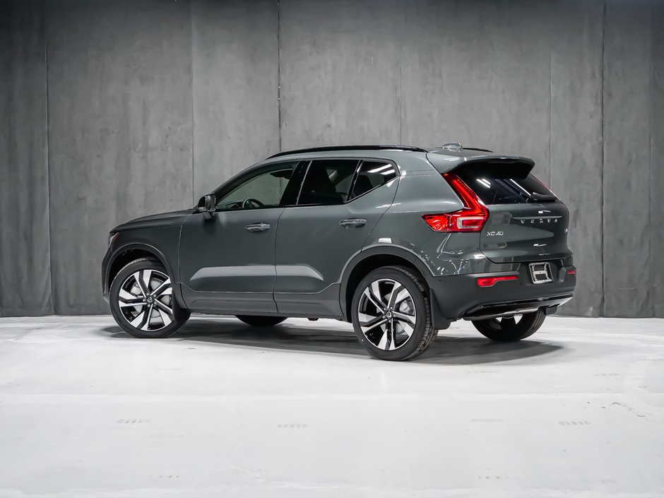 2026 Volvo XC40 Plus (Dark Theme)-3