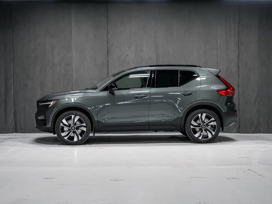 2026 Volvo XC40 Plus (Dark Theme)-2