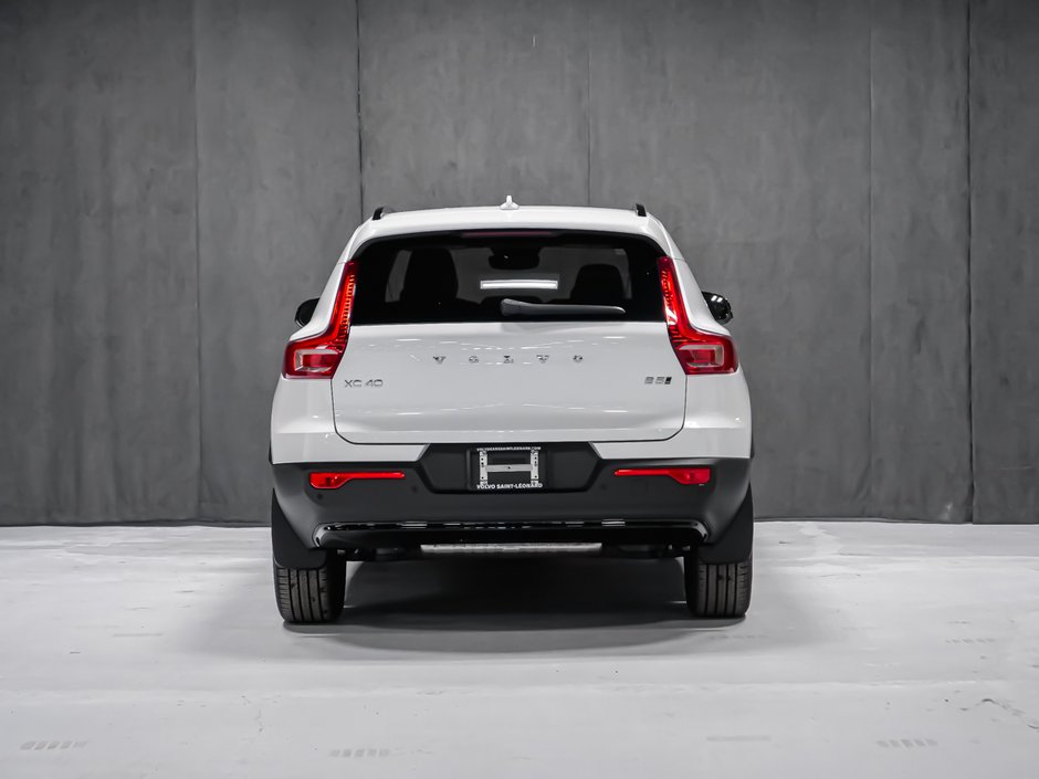 Volvo XC40 Plus (Dark Theme) 2026-4