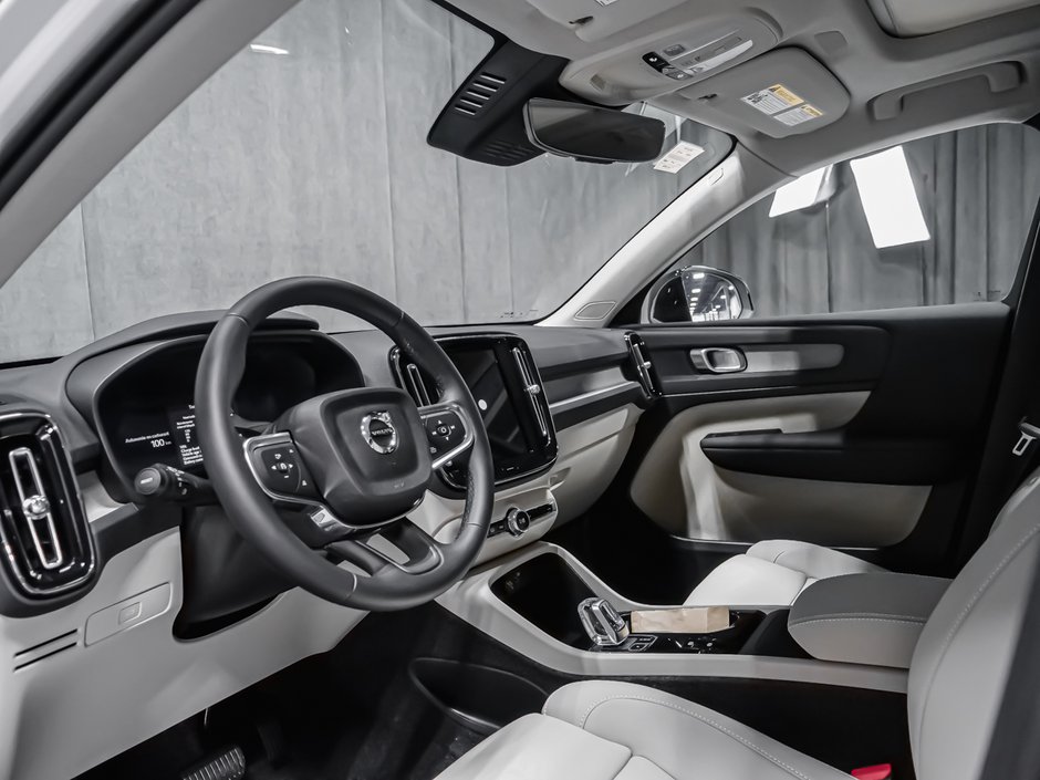 Volvo XC40 Plus (Dark Theme) 2026-5