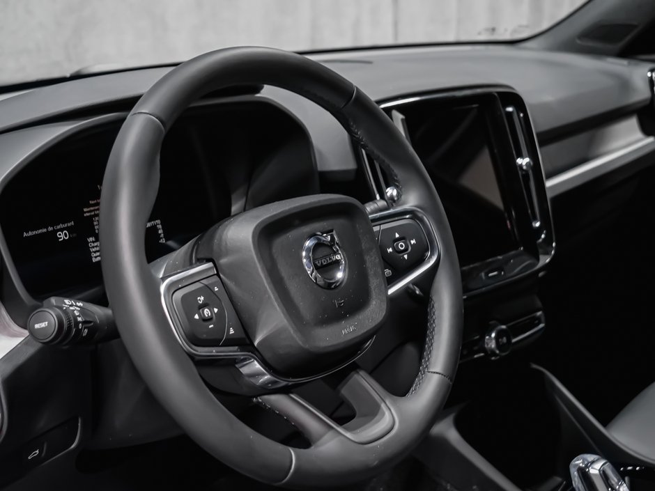 2026 Volvo XC40 Plus (Dark Theme)-8