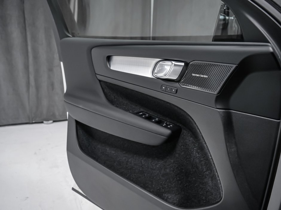 Volvo XC40 Ultra Black Edition 2026-10