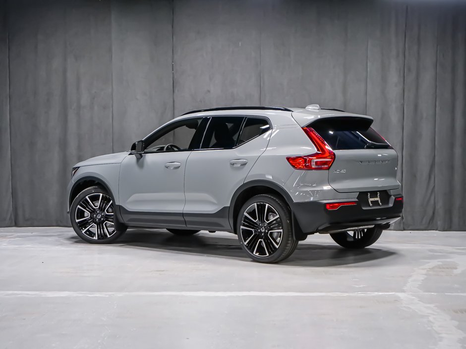 Volvo XC40 Plus (Dark Theme) 2026-3