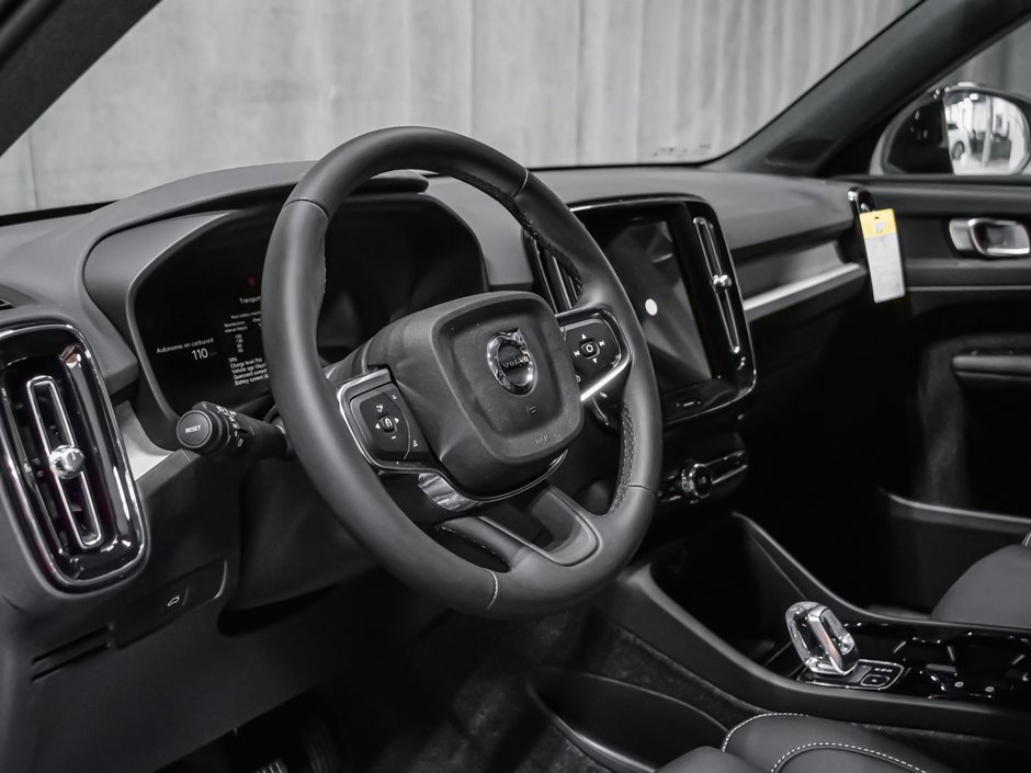 Volvo XC40 Plus (Dark Theme) 2026-7