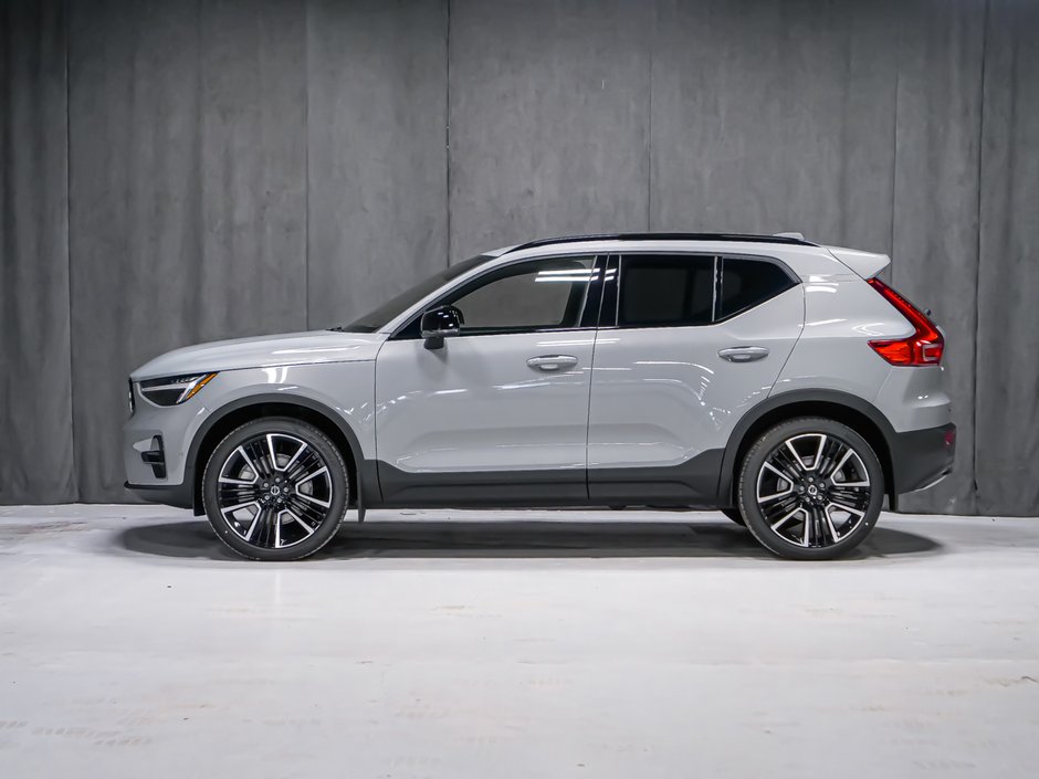 Volvo XC40 Plus (Dark Theme) 2026-2