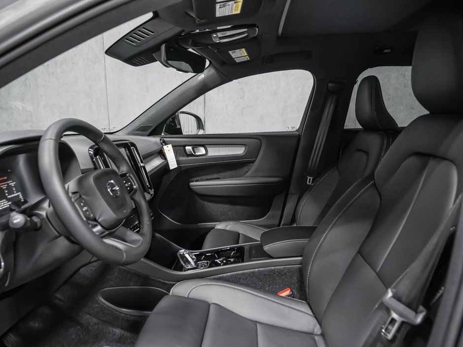 Volvo XC40 Plus (Dark Theme) 2026-9