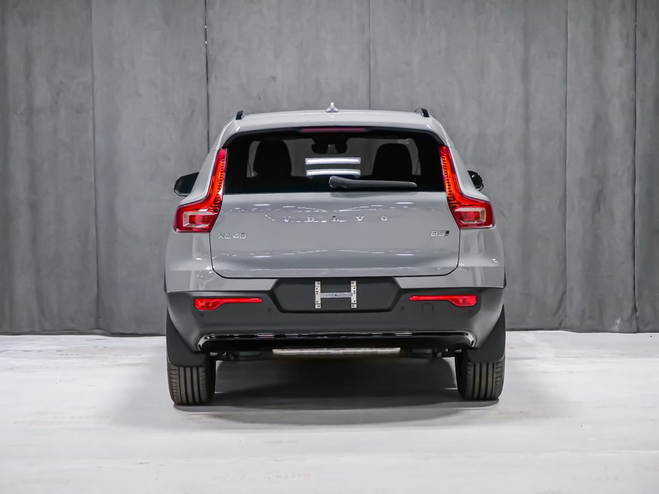 Volvo XC40 Plus (Dark Theme) 2026-4