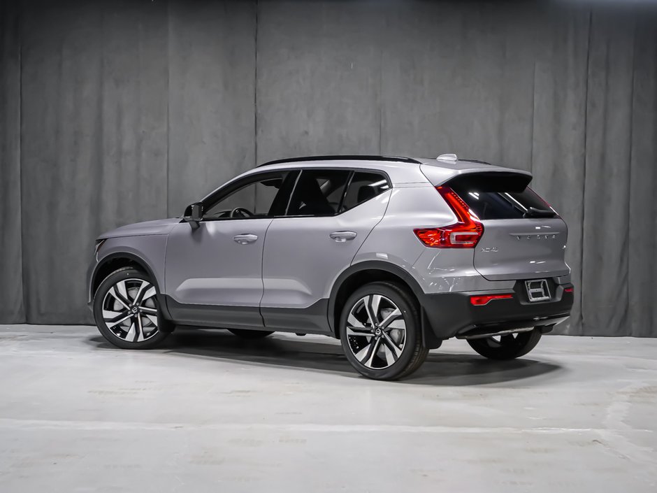 2026 Volvo XC40 Plus (Dark Theme)-3