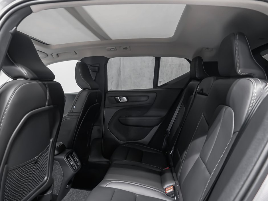 2026 Volvo XC40 Plus (Dark Theme)-10