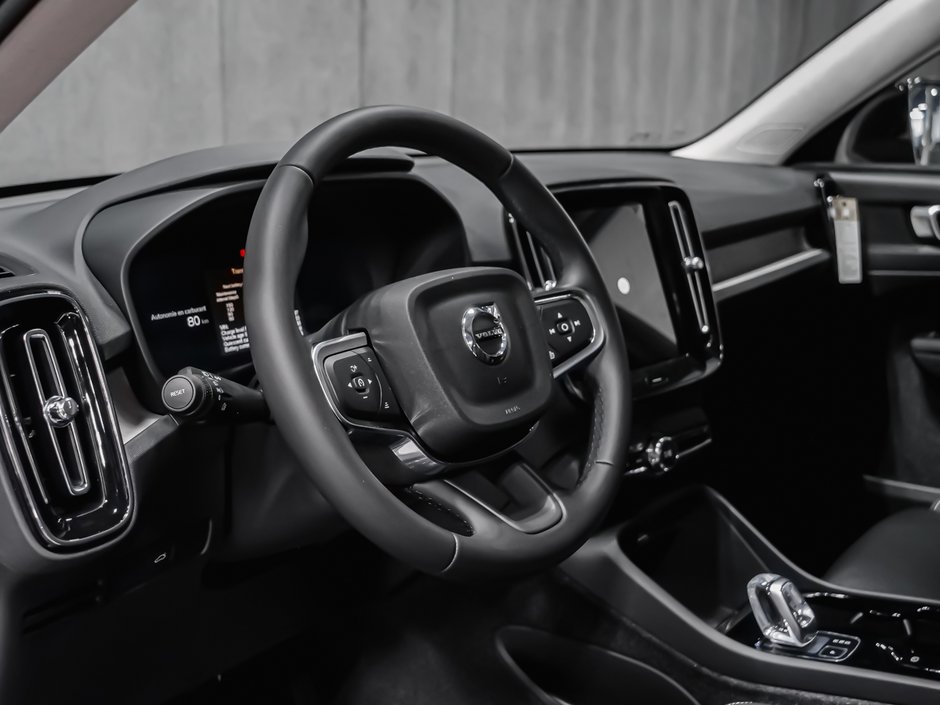 2026 Volvo XC40 Plus (Dark Theme)-7